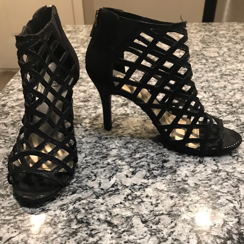 GUC Anna black criss cross strapped heels